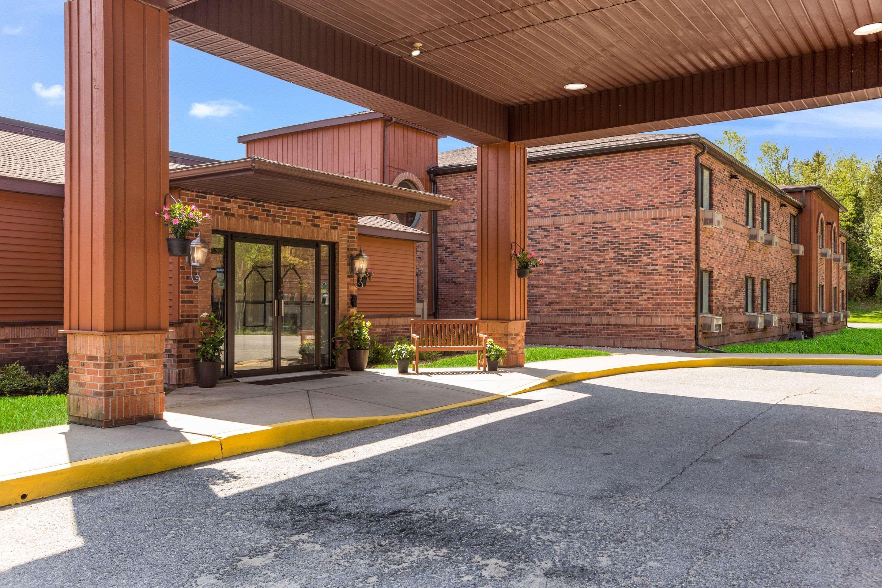 Quality Inn Petoskey-Harbor Springs Exterior photo