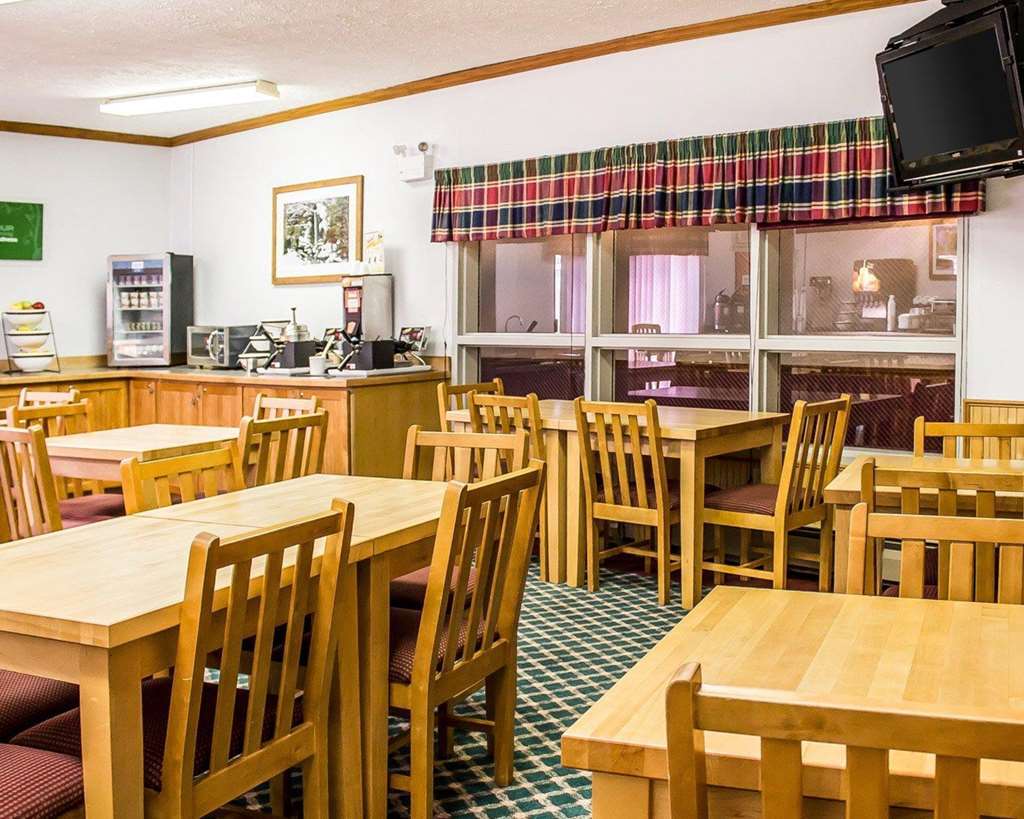 Quality Inn Petoskey-Harbor Springs Restaurant photo