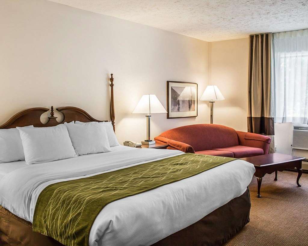 Quality Inn Petoskey-Harbor Springs Room photo